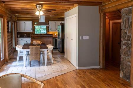 Cozy 2 Bedroom Cabin Nestled In Wooded Hideaway Monterey Εξωτερικό φωτογραφία