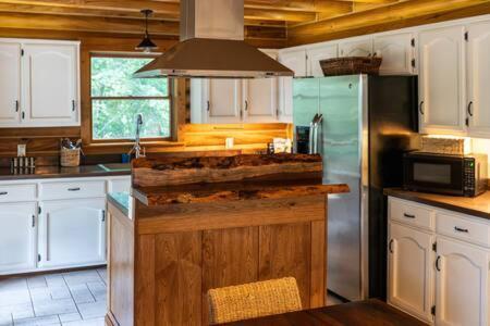 Cozy 2 Bedroom Cabin Nestled In Wooded Hideaway Monterey Εξωτερικό φωτογραφία