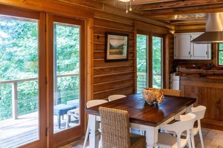 Cozy 2 Bedroom Cabin Nestled In Wooded Hideaway Monterey Εξωτερικό φωτογραφία