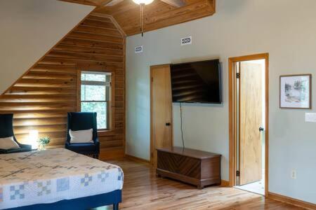 Cozy 2 Bedroom Cabin Nestled In Wooded Hideaway Monterey Εξωτερικό φωτογραφία