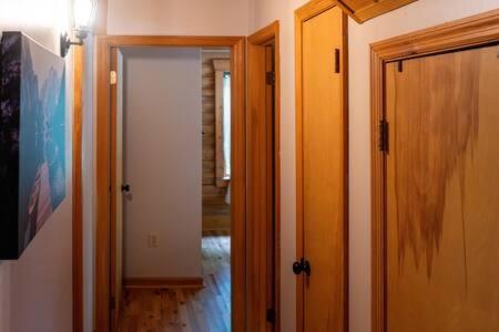 Cozy 2 Bedroom Cabin Nestled In Wooded Hideaway Monterey Εξωτερικό φωτογραφία